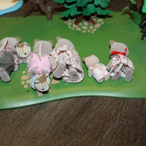 Calico Critters Sylvanian Families Sandy Rumpus Tabby Cat Family Set Of 7 - Picture 5 of 7